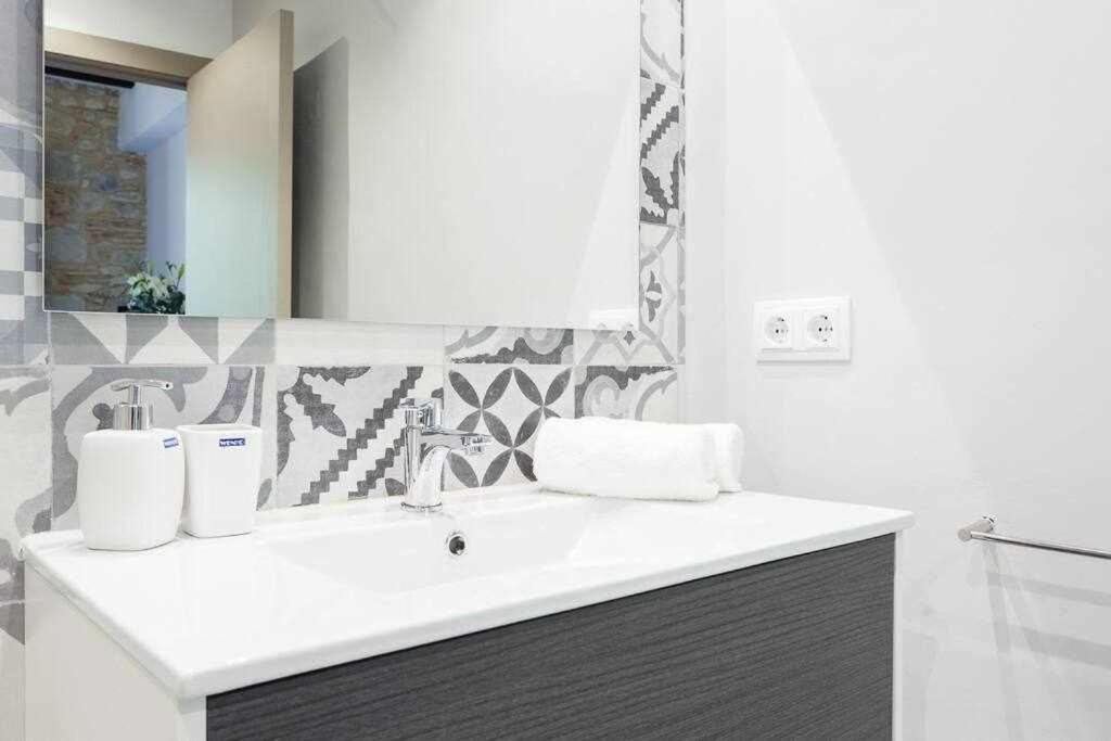 Sleep & Stay Home With Balcony Bonaventura 3 ชีโรนา ภายนอก รูปภาพ